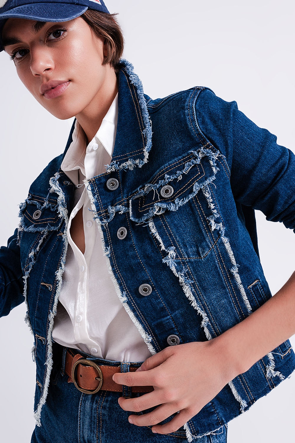 Chaqueta denim con remates desilachados