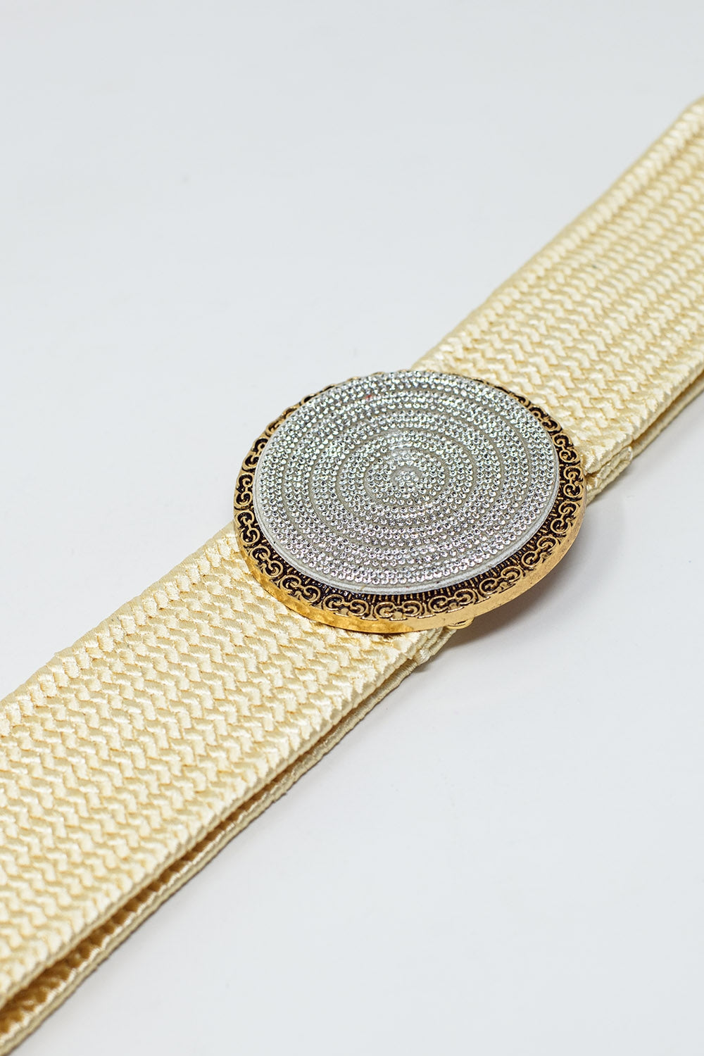 Cinturón tejido en color crema con hebilla redonda con strass