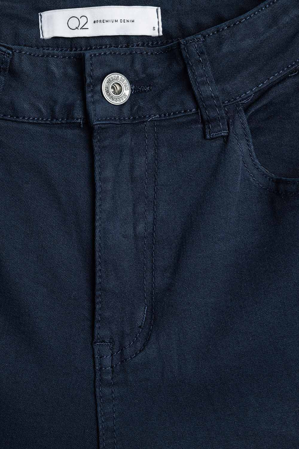 Cómodos vaqueros elásticos con pernera acampanada en azul marino