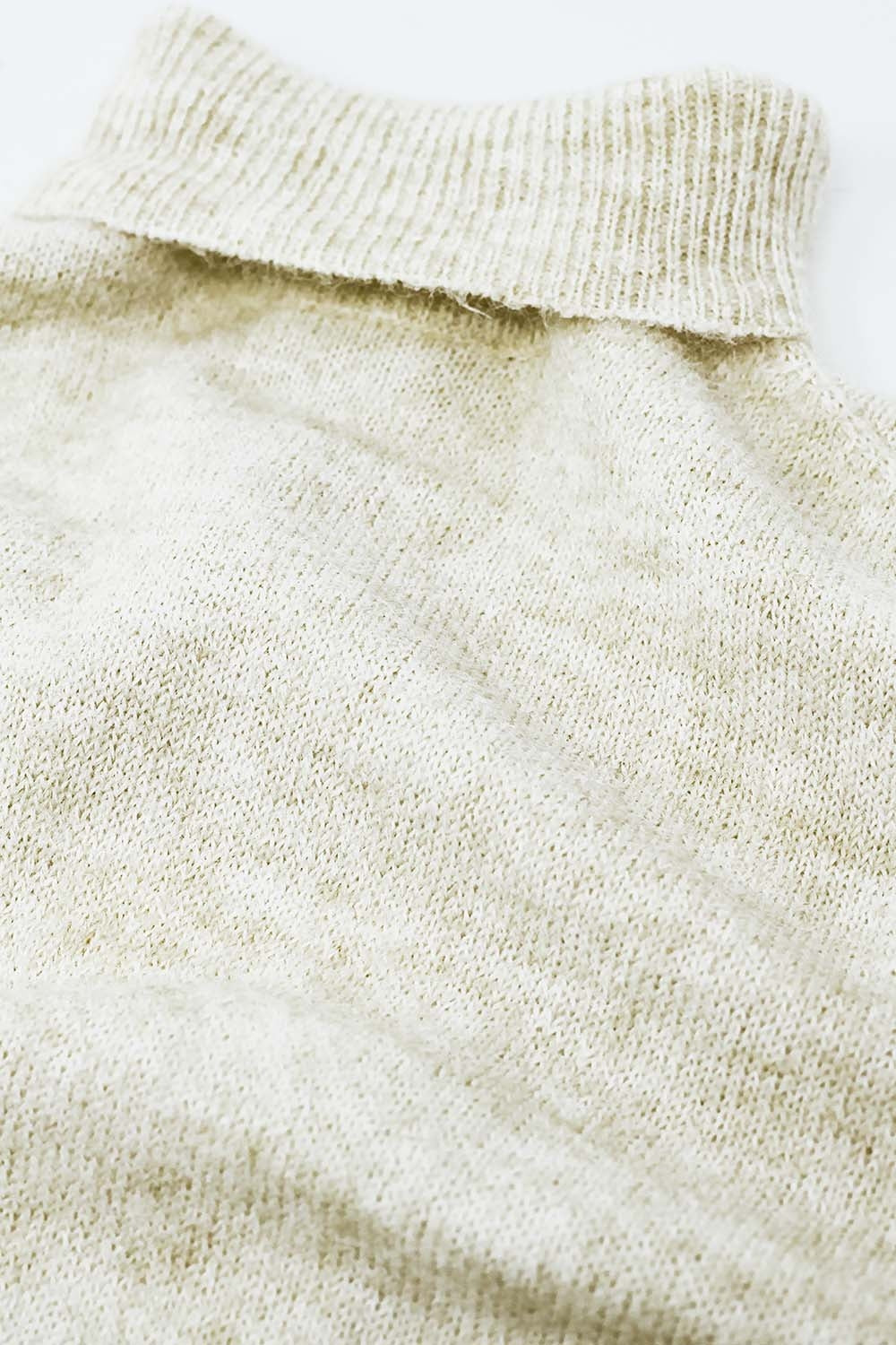 crema esponjoso cuello alto relax fit suéter