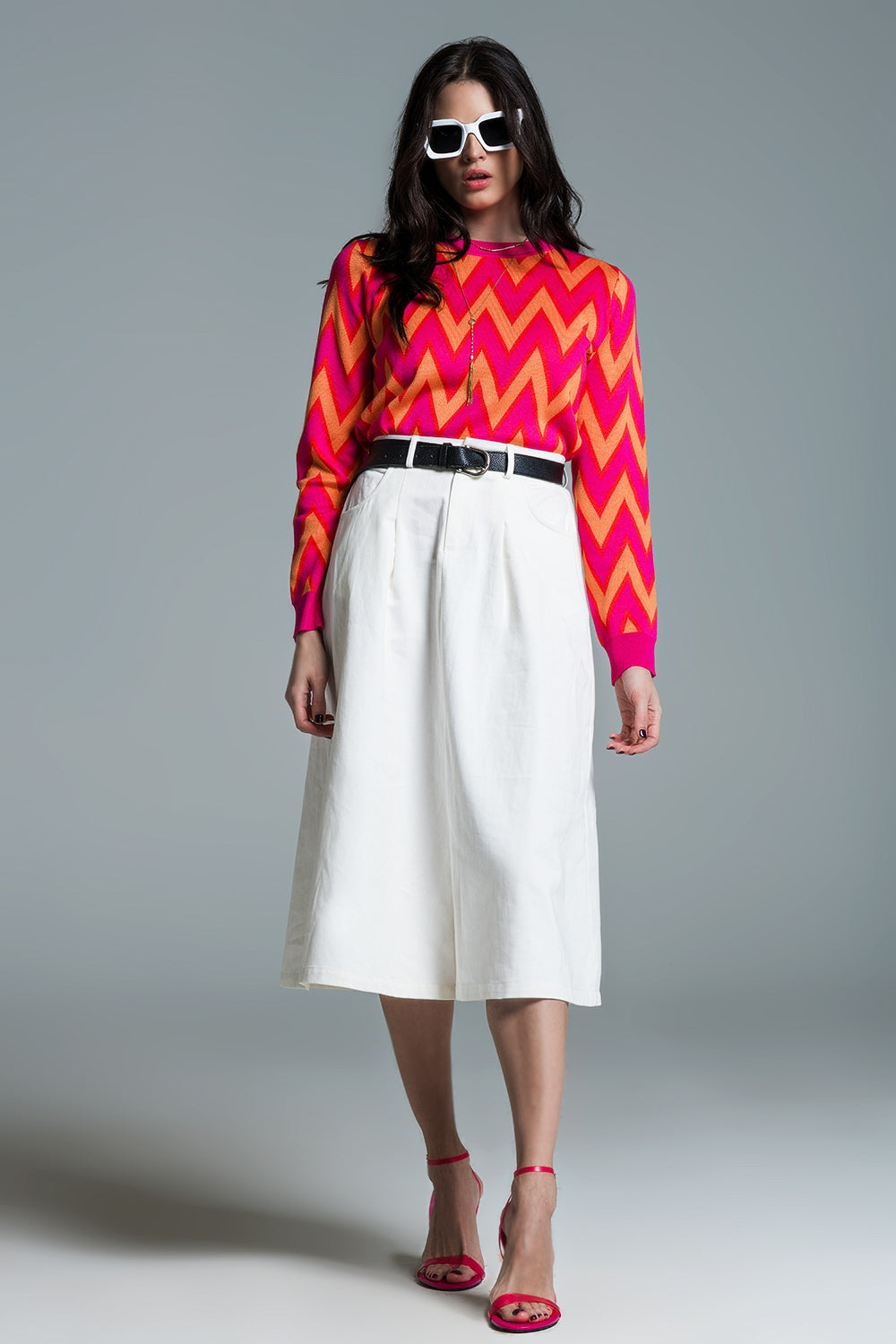 Falda blanca midi con bolsillos en blanco