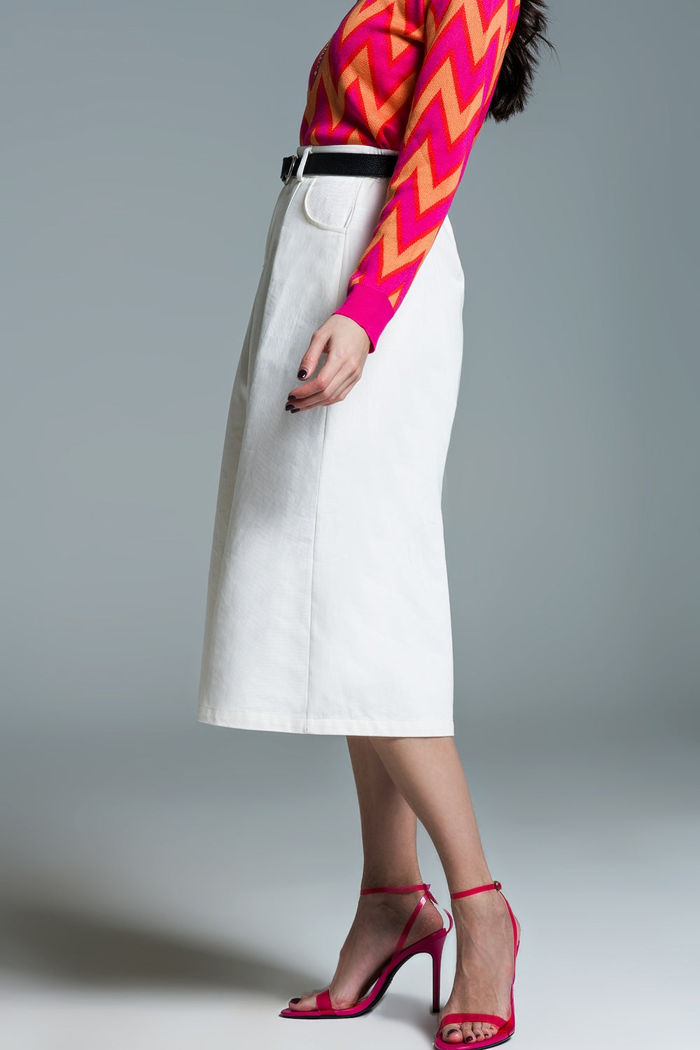 Falda blanca midi con bolsillos en blanco
