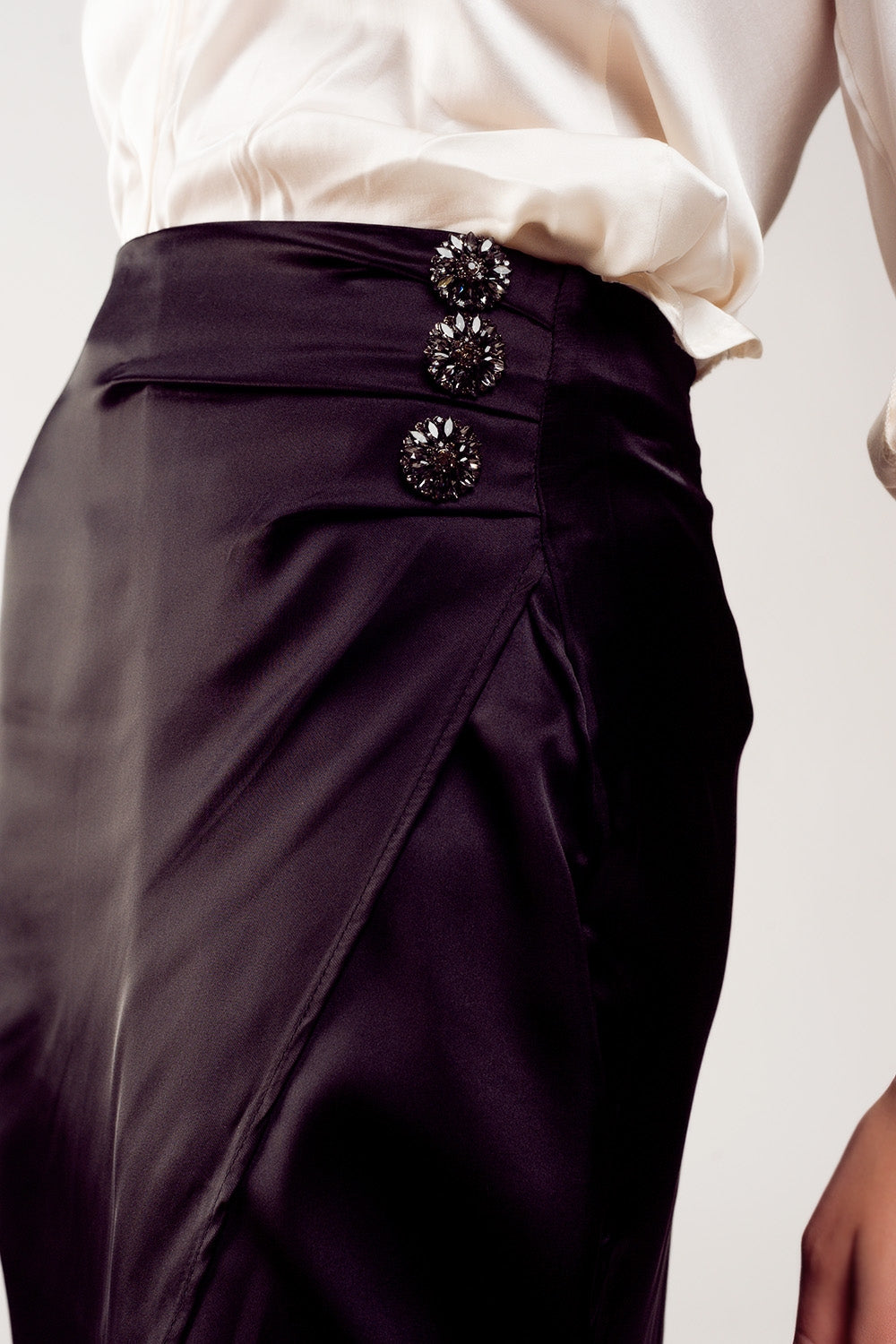 Falda midi negro con abertura delantera