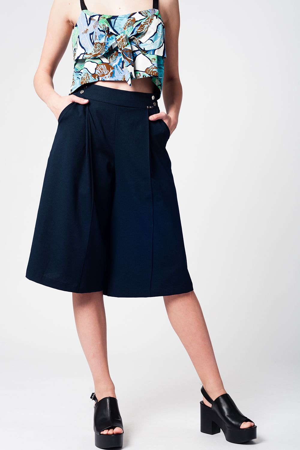 Falda pantalón navy con botones de plata