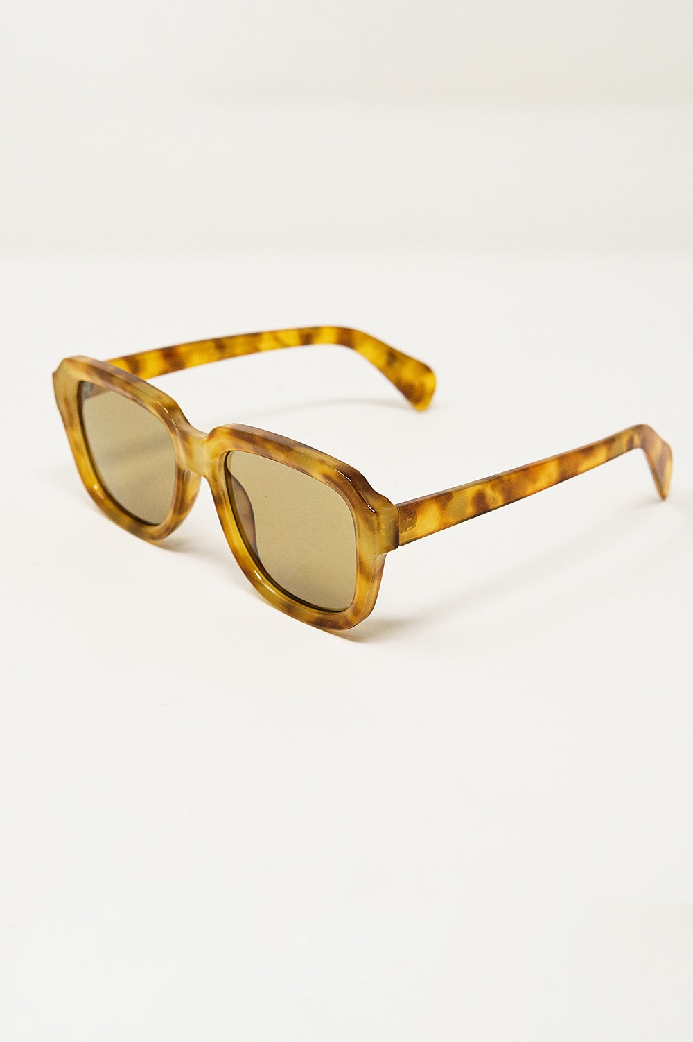 Gafas de sol cuadradas con montura amarilla en carey claro
