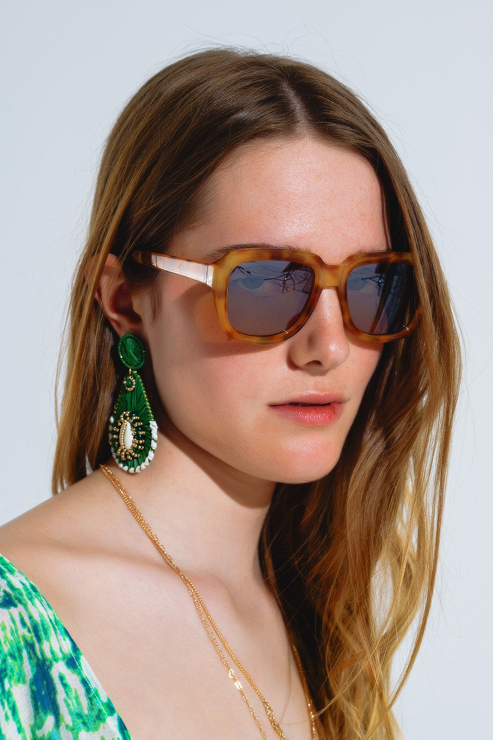 Gafas de sol cuadradas con montura amarilla en carey claro