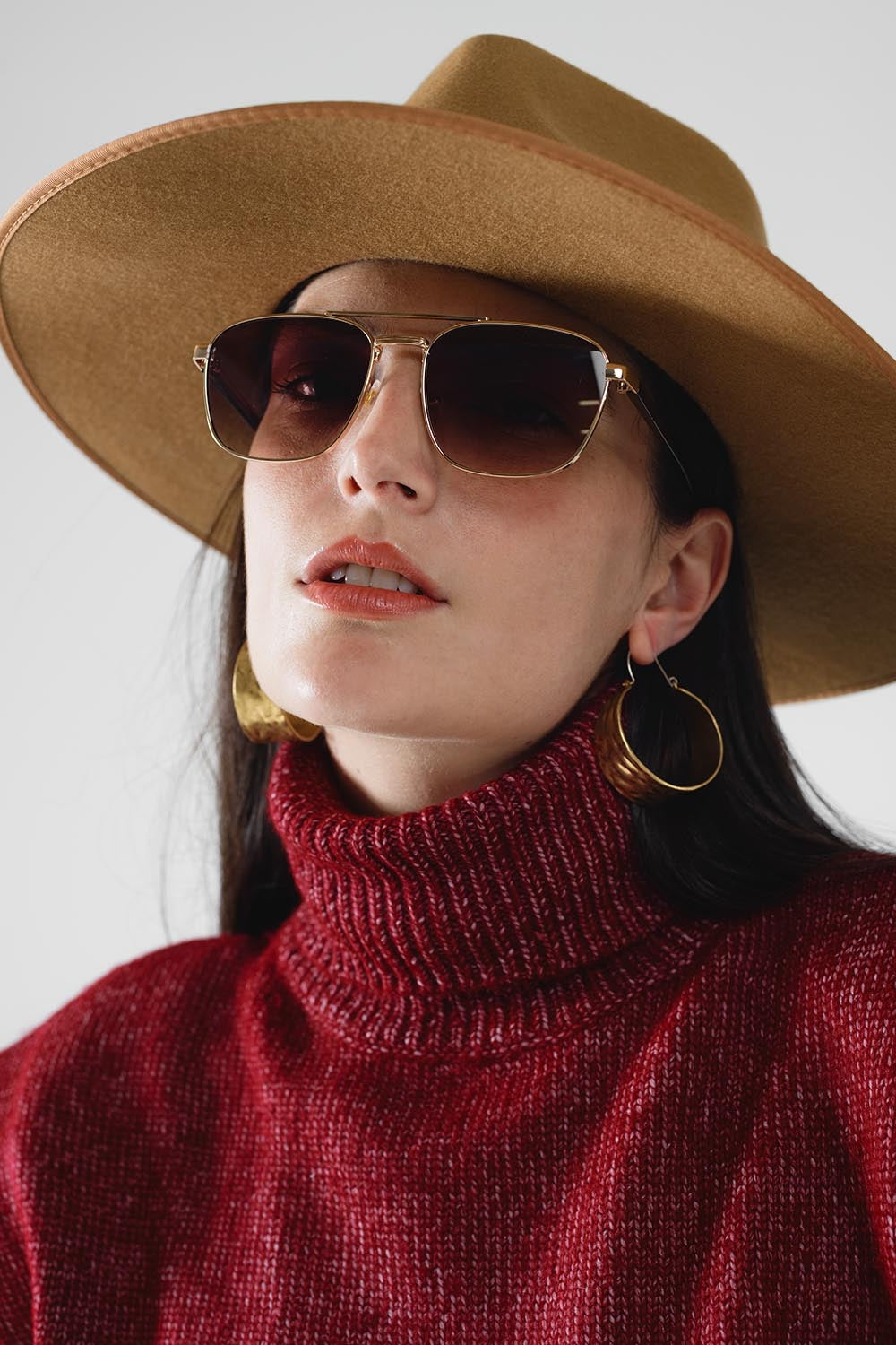 Gafas de sol cuadradas de metal con lentes ahumadas marrones