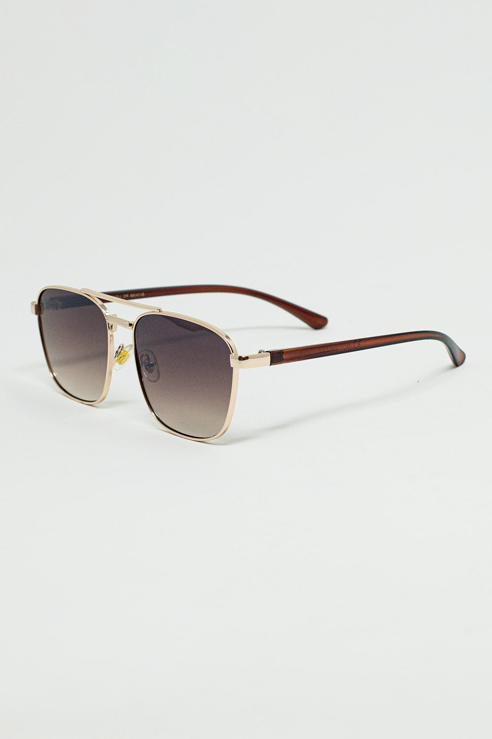 Gafas de sol cuadradas de metal con lentes ahumadas marrones