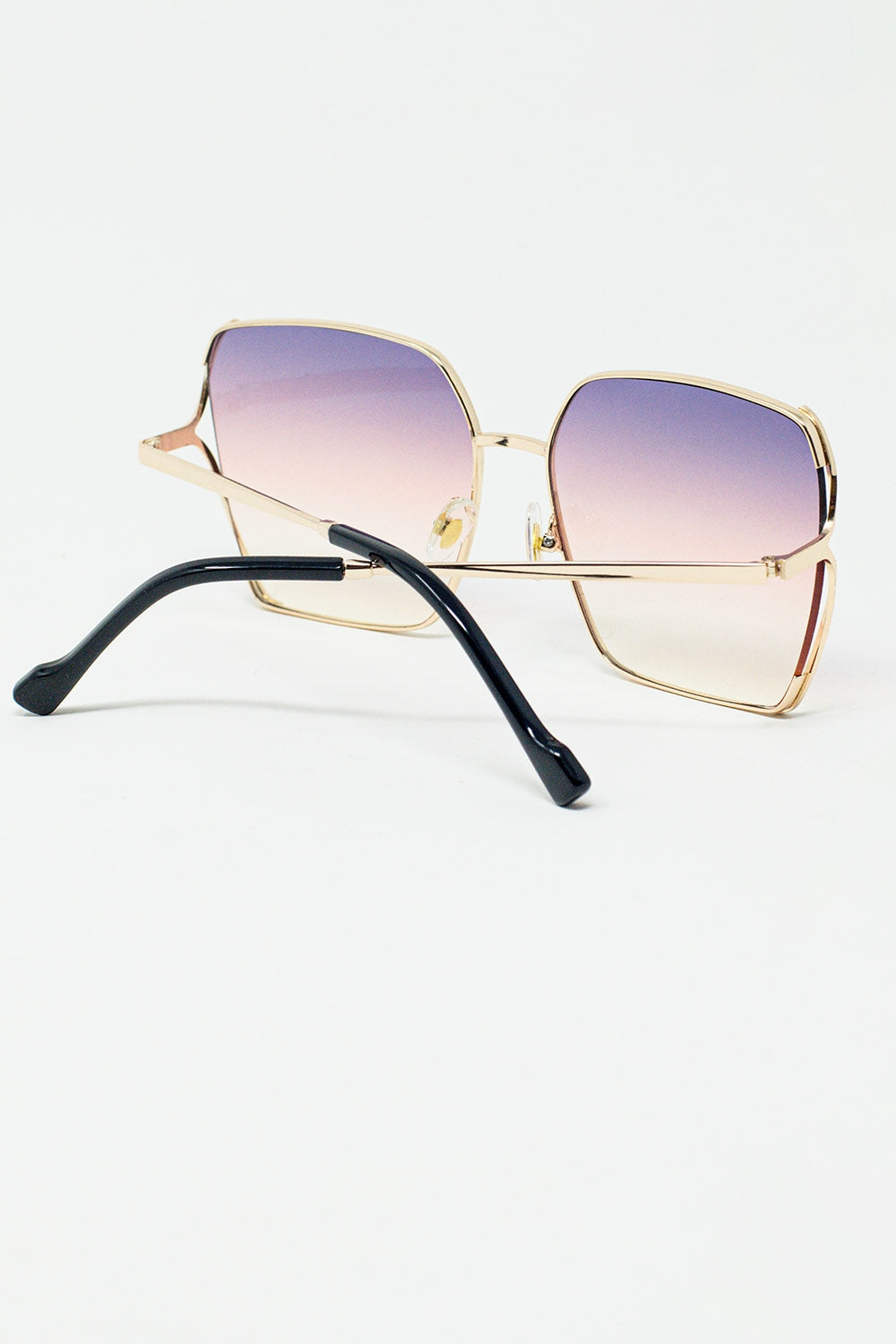 Gafas de sol cuadradas oversize de metal con lentes degradadas moradas