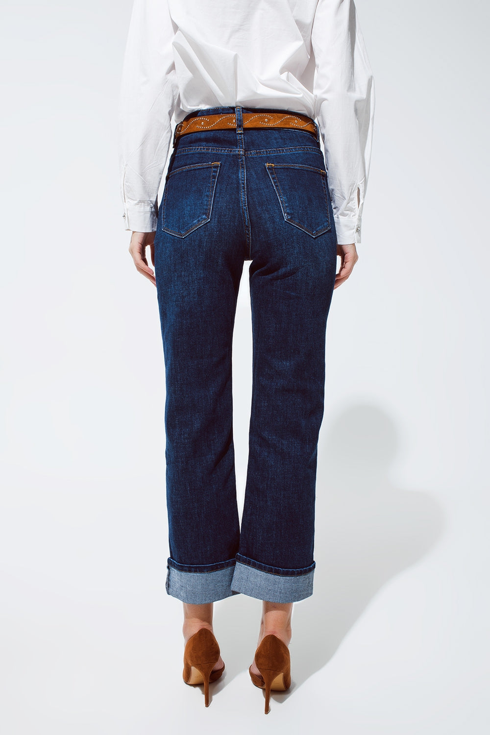 jeans azules de ajuste relajado con detalle de dobladillo vuelto