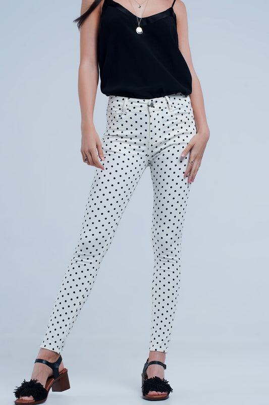 Q2 Jeans blancos con estampado de lunares