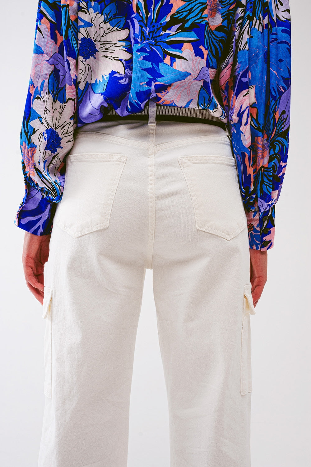 Jeans cargo de pierna recta en blanco