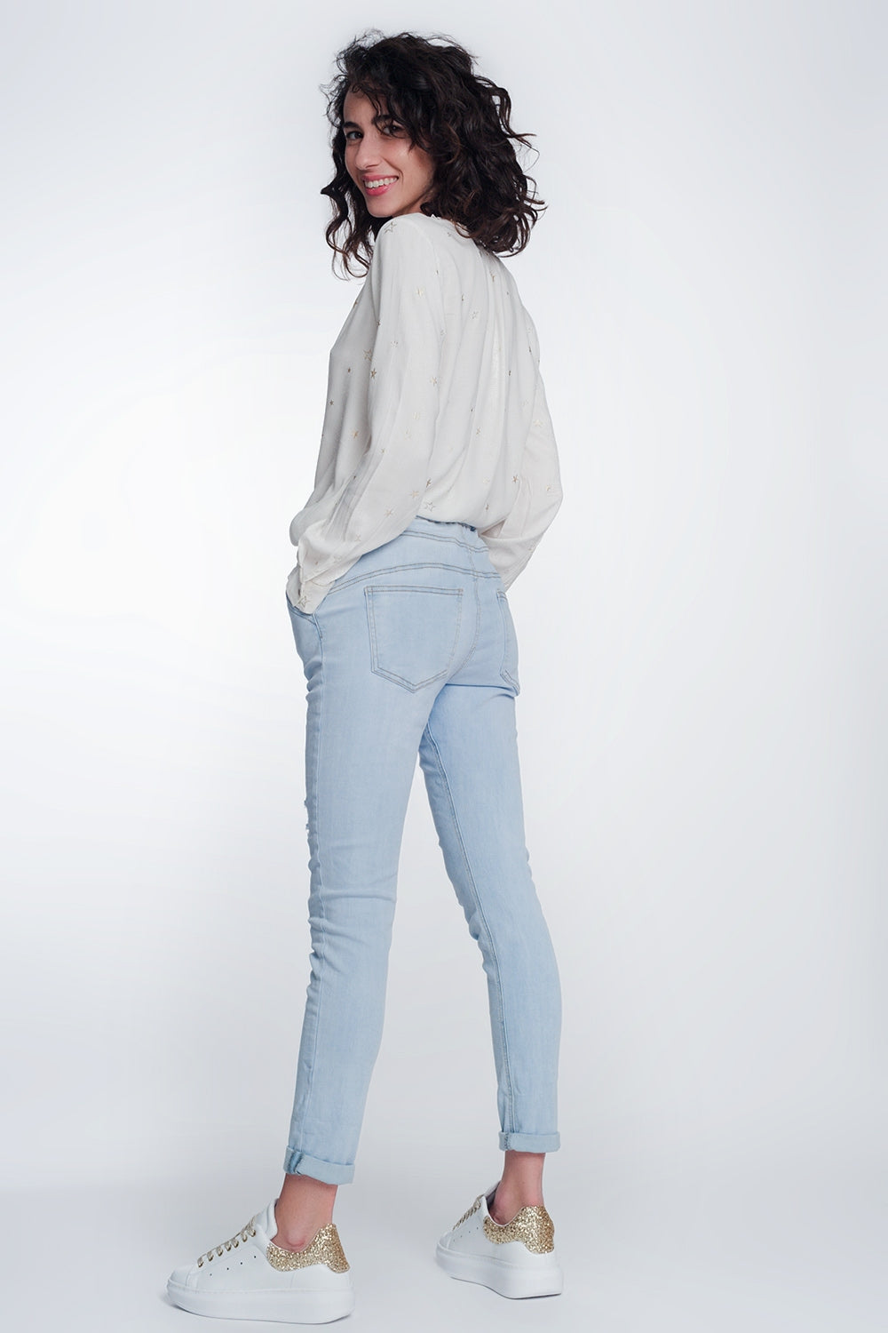 Jeans estylo jogger lavado claro con cordon