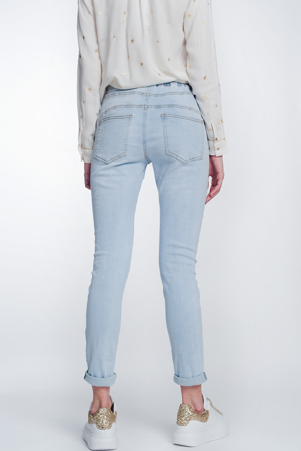 Jeans estylo jogger lavado claro con cordon