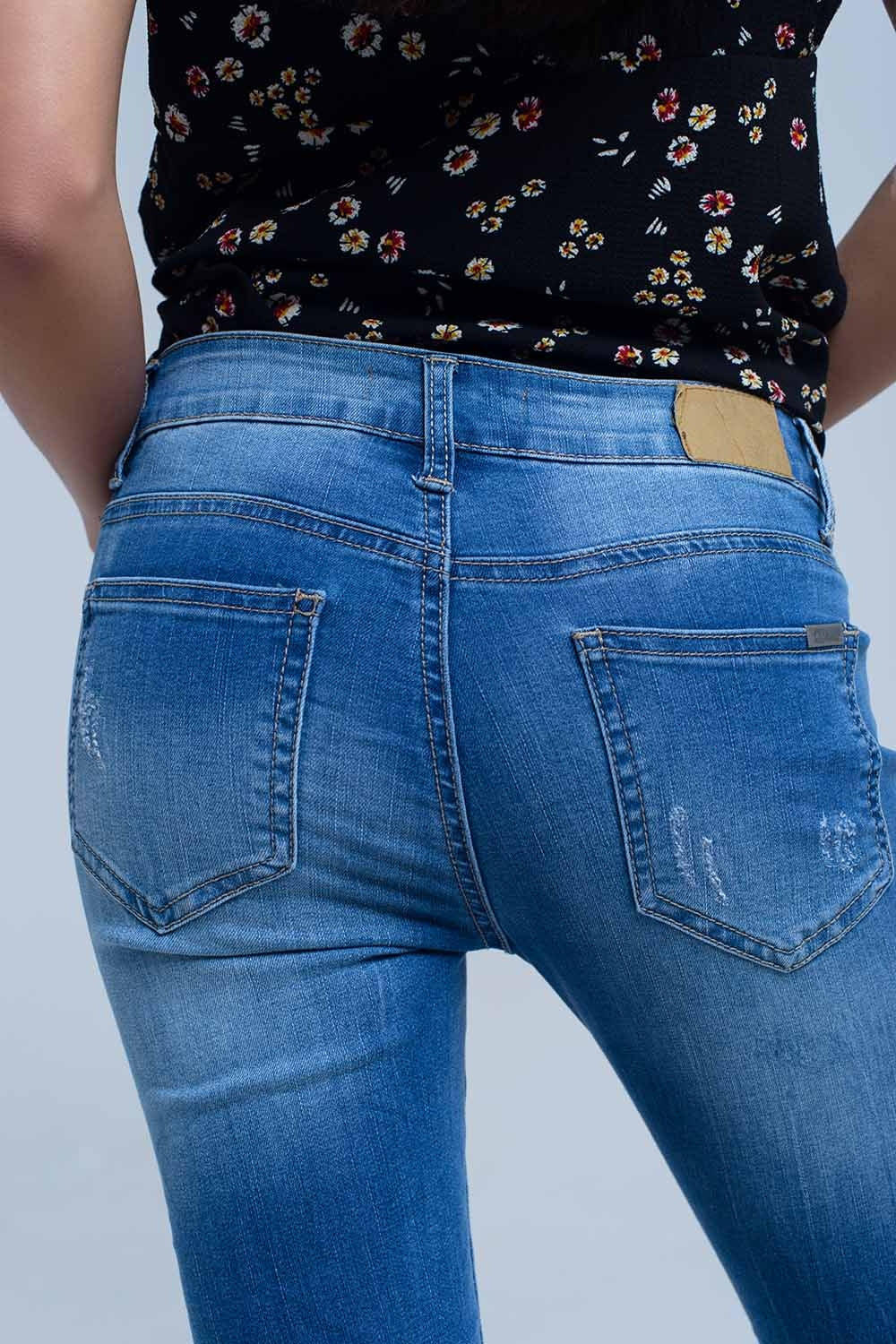 Jeans skinny con rodillas rasgadas
