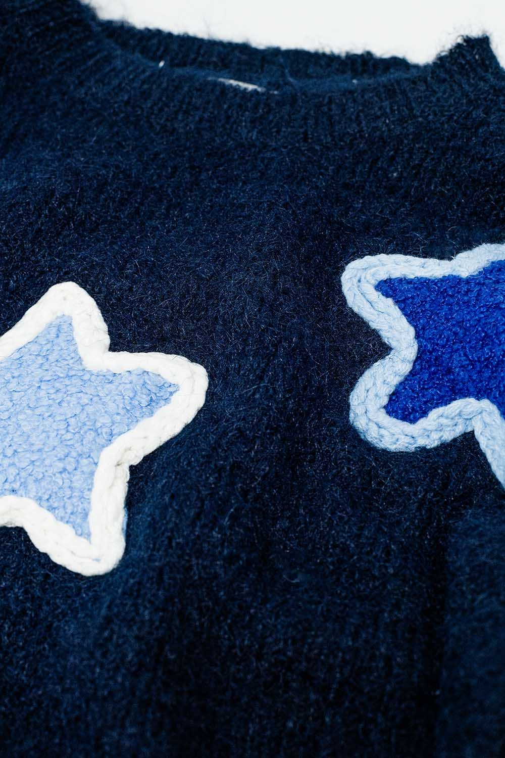 Jersey azul marino con estrellas bordadas