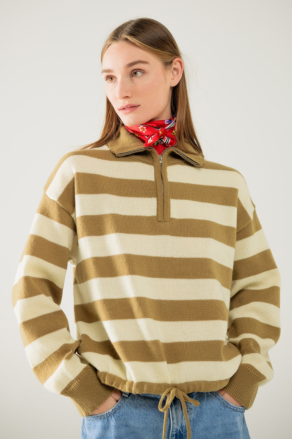Q2 Jersey beige a rayas con cierre de cremallera