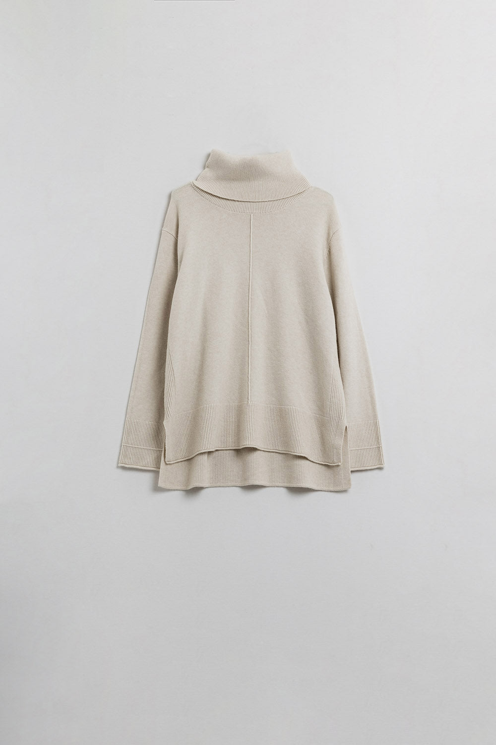 Q2 Jersey beige de cuello alto con costura delantera