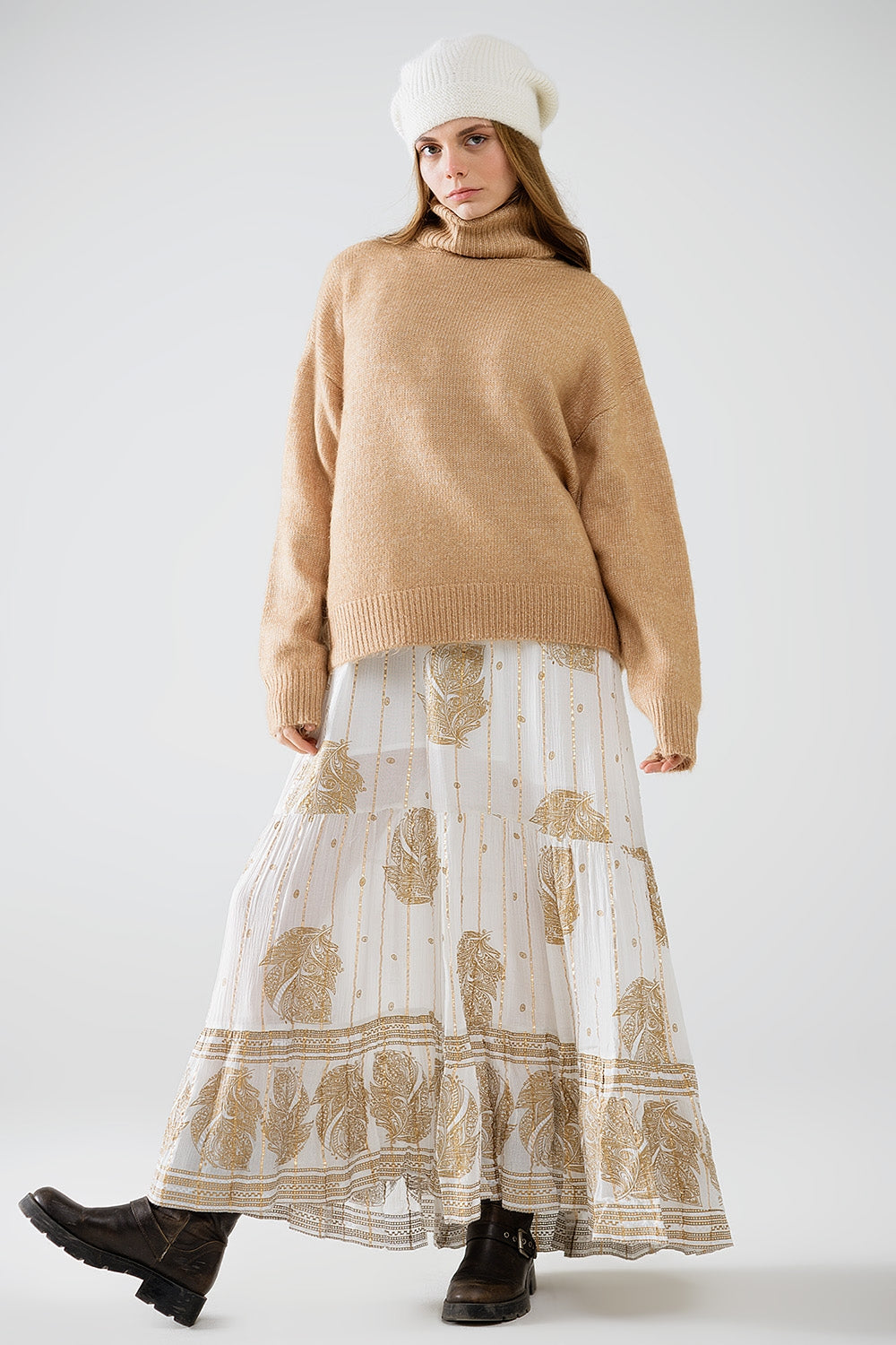 Jersey beige de cuello alto y mangas caídas