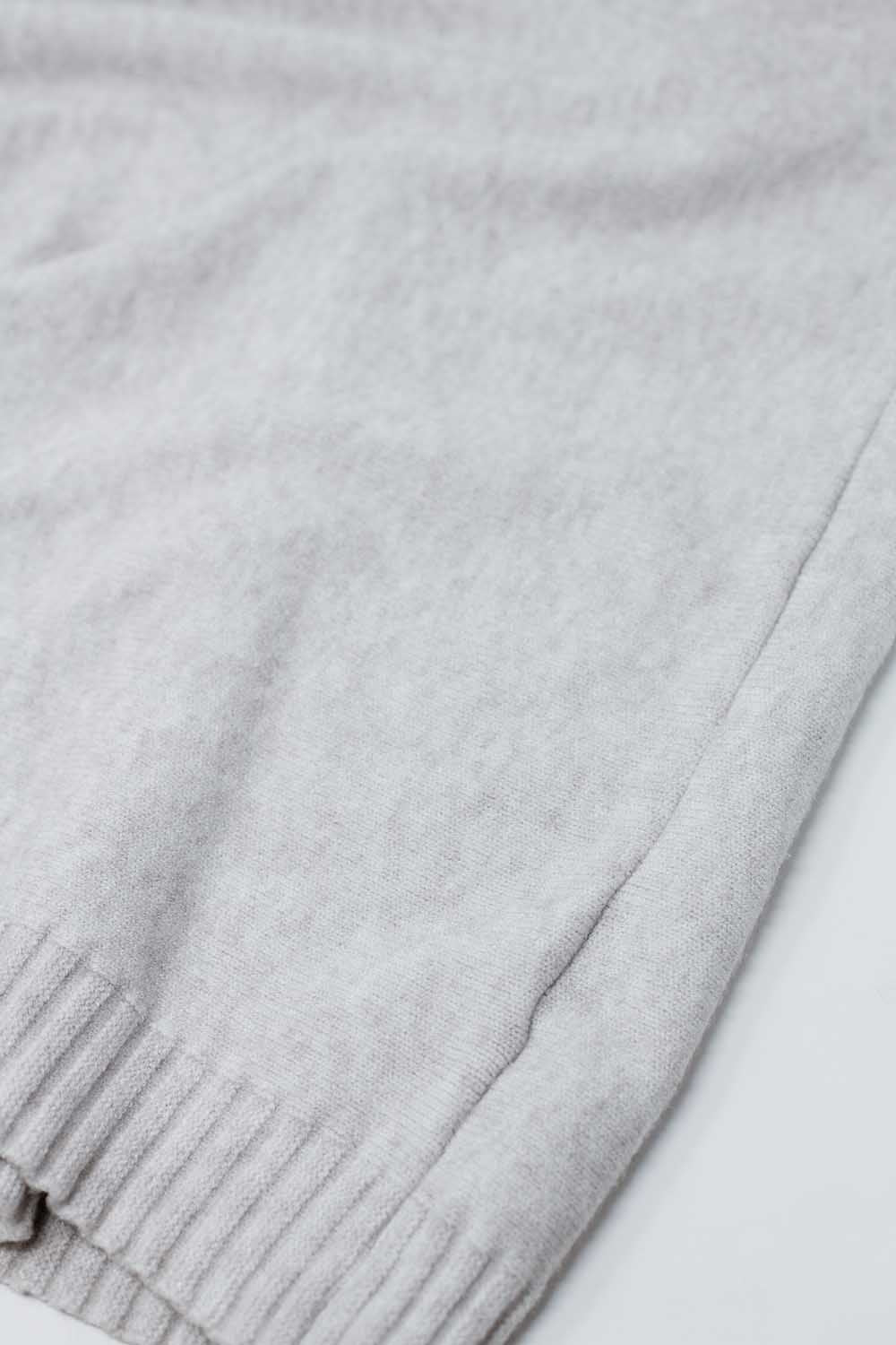 Jersey beige holgado con mangas ajustadas
