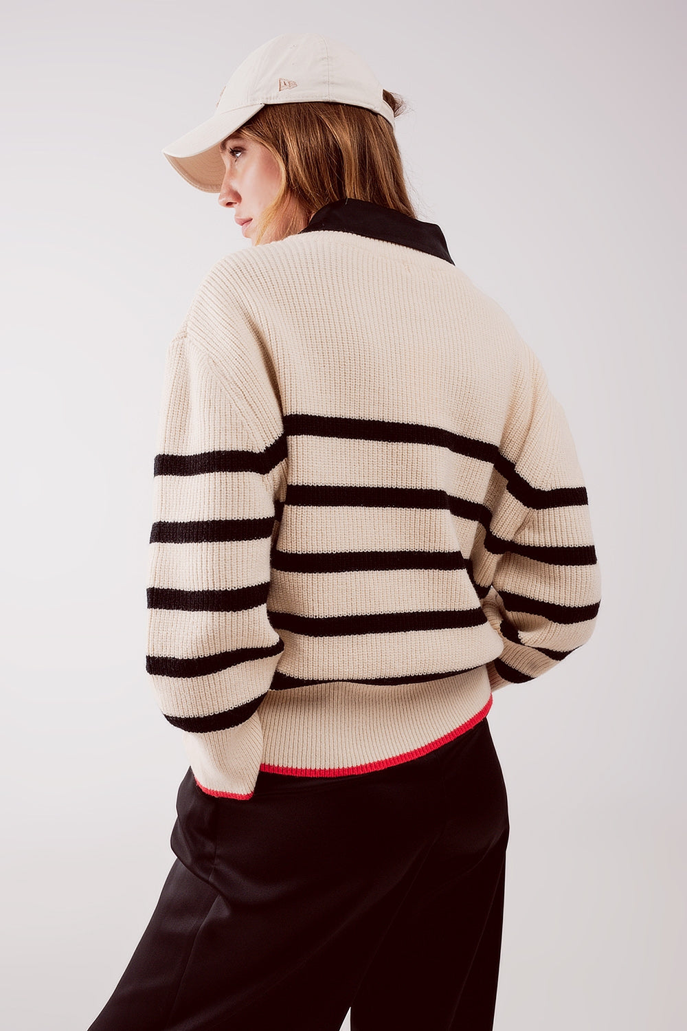 Jersey beige holgado con patrón de rayas