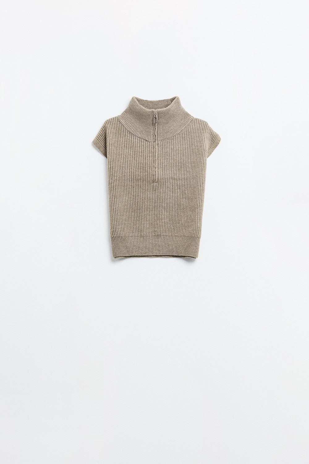 Q2 Jersey beige sin mangas de cuello alto con cierre de cremallera