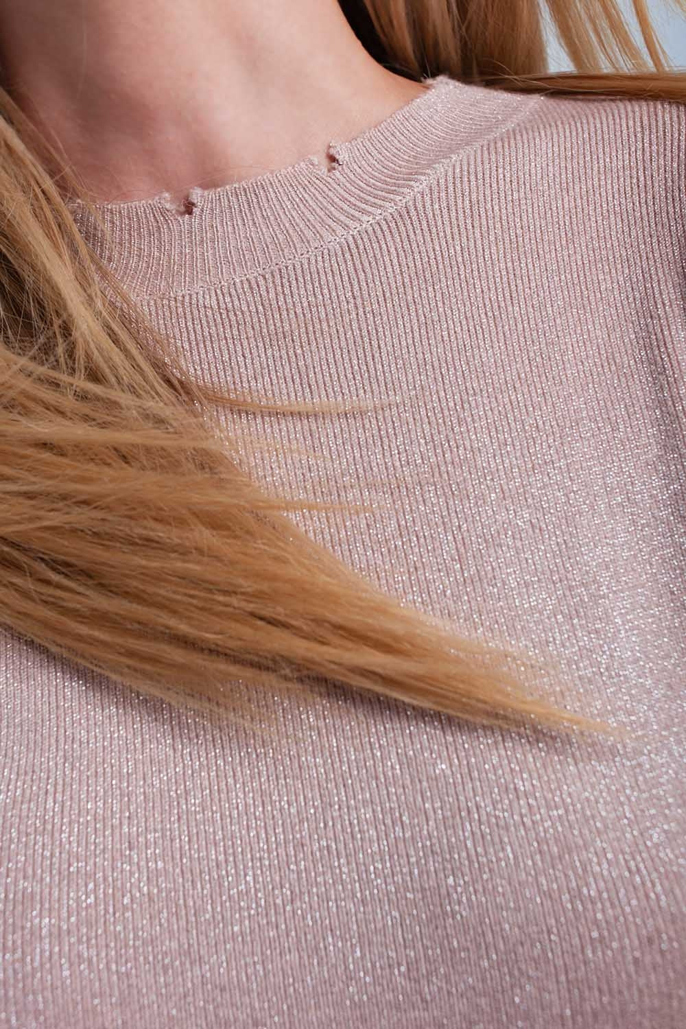 Jersey brillante rosa con cortes