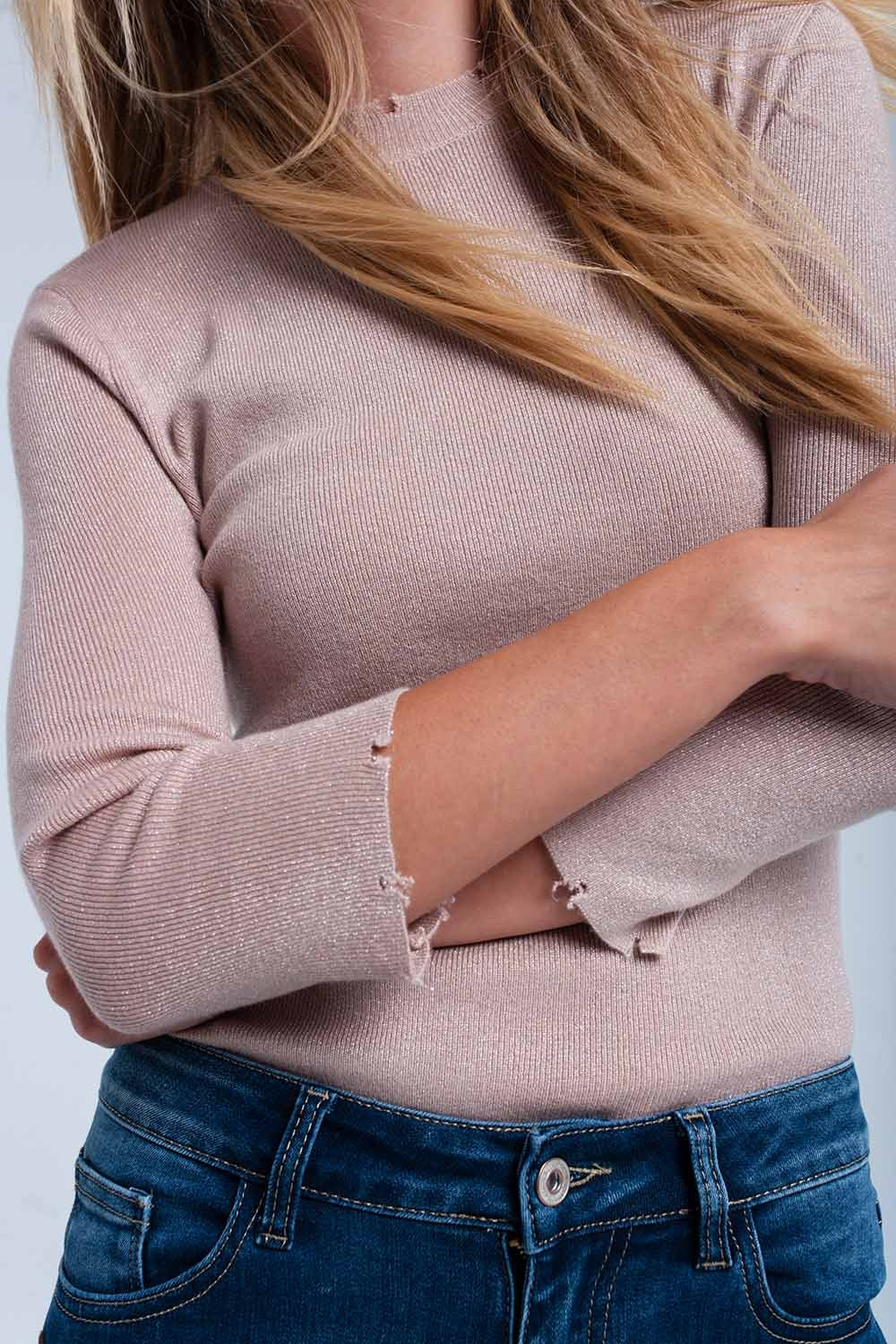 Jersey brillante rosa con cortes