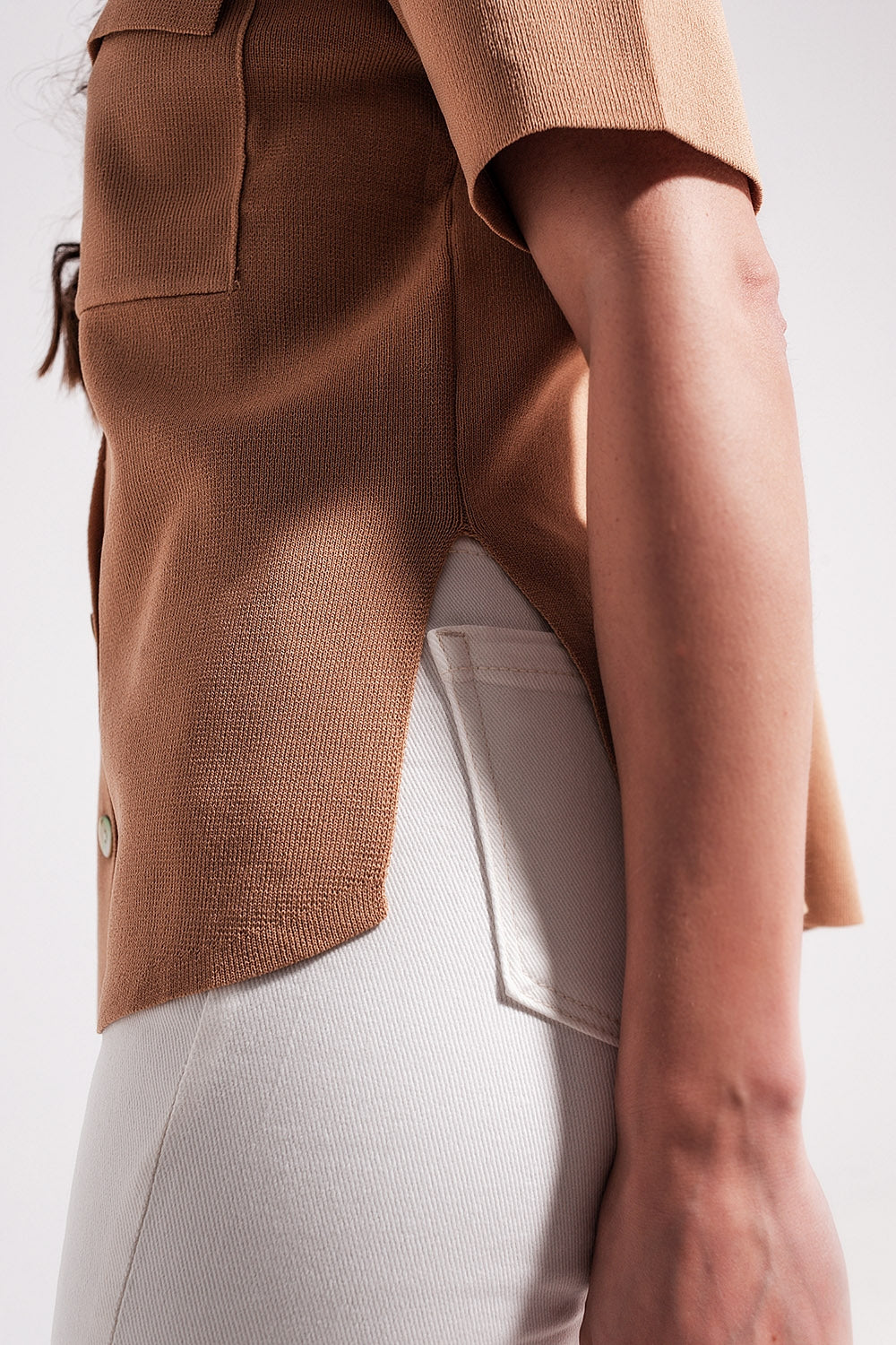Jersey color camel de manga corta
