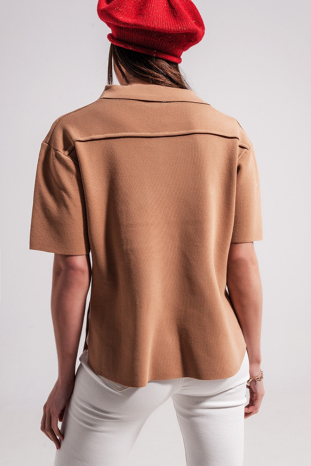 Jersey color camel de manga corta
