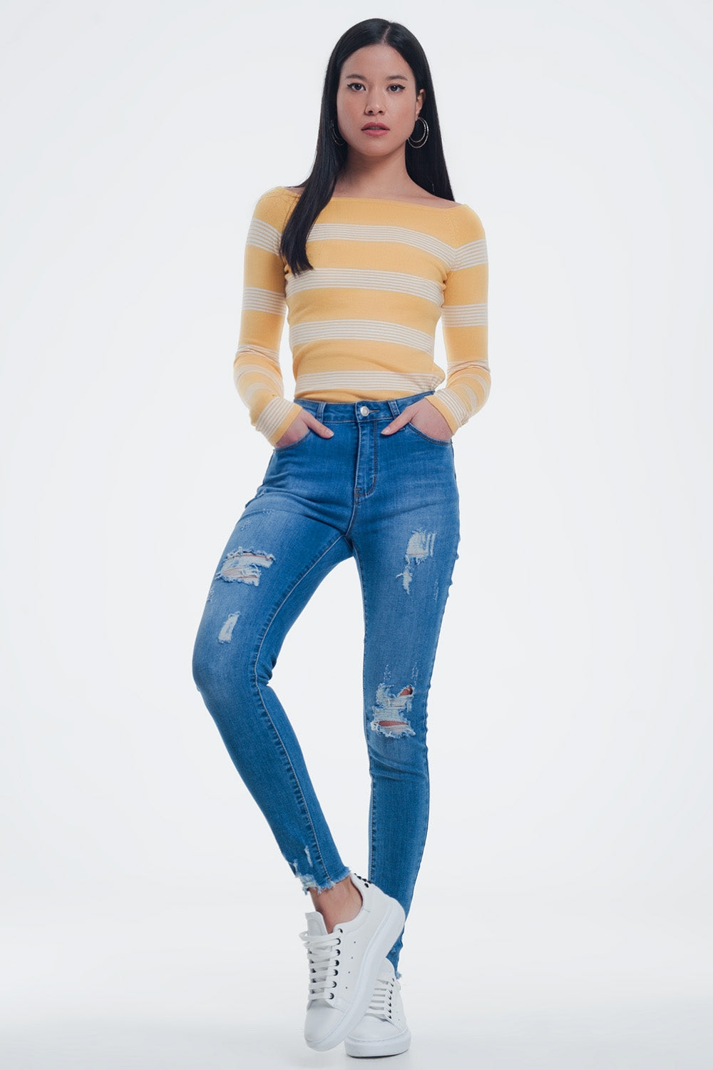 Jersey con cuello barco a rayas en color amarillo