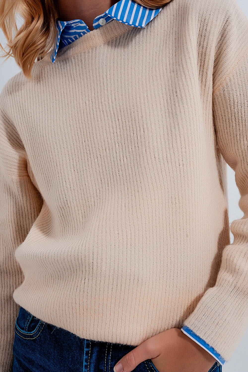 Jersey con cuello redondo color beige