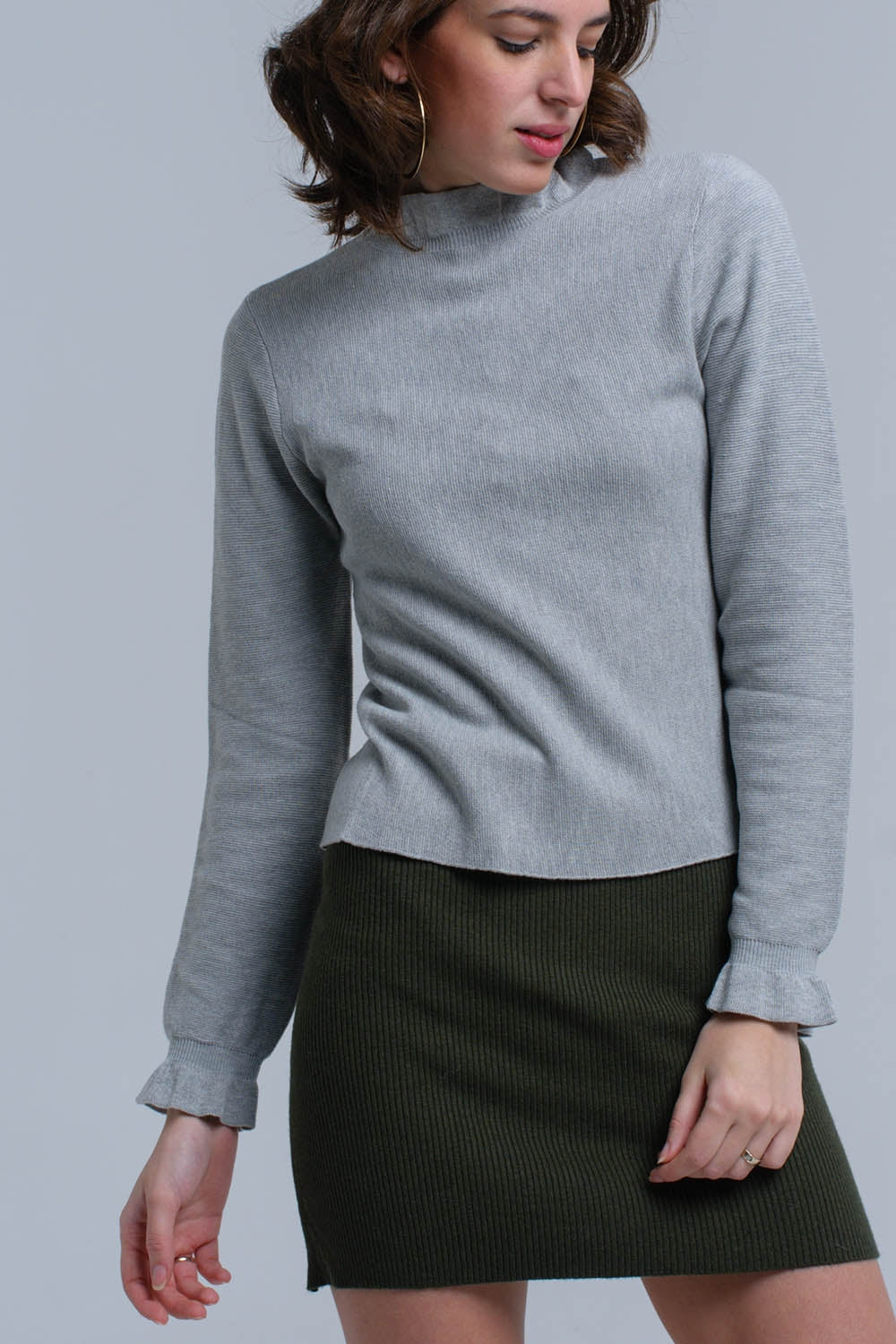 Jersey con volantes en gris