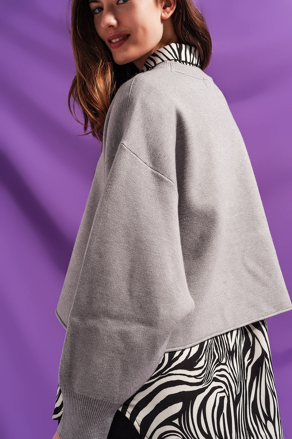 Jersey corto gris con mangas murciélago