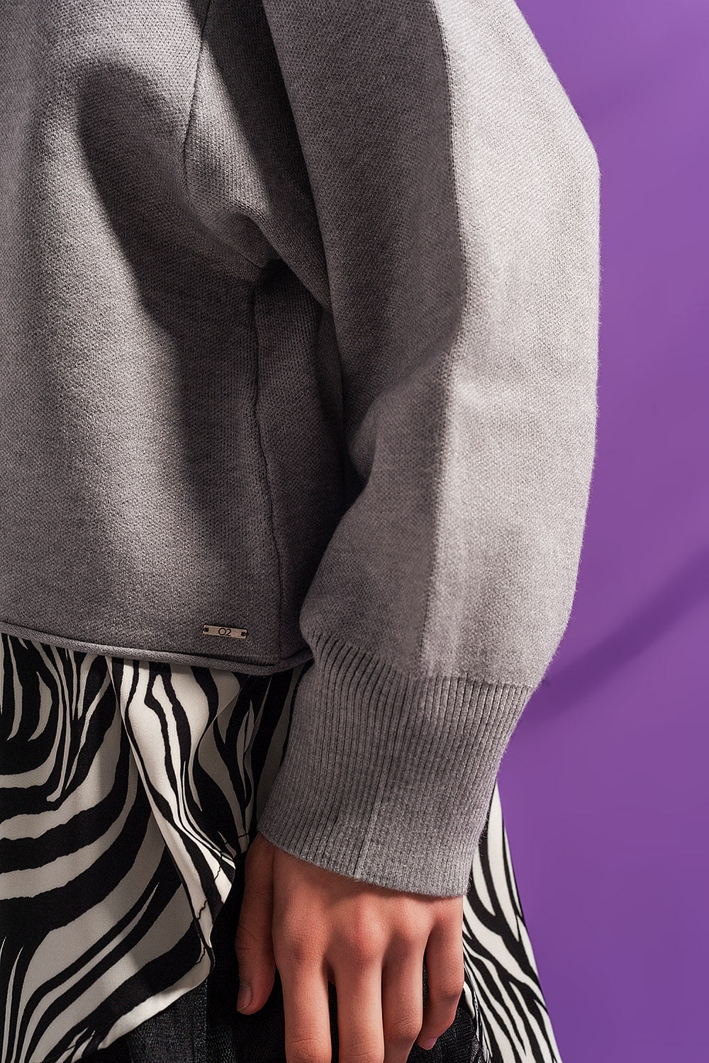 Jersey corto gris con mangas murciélago