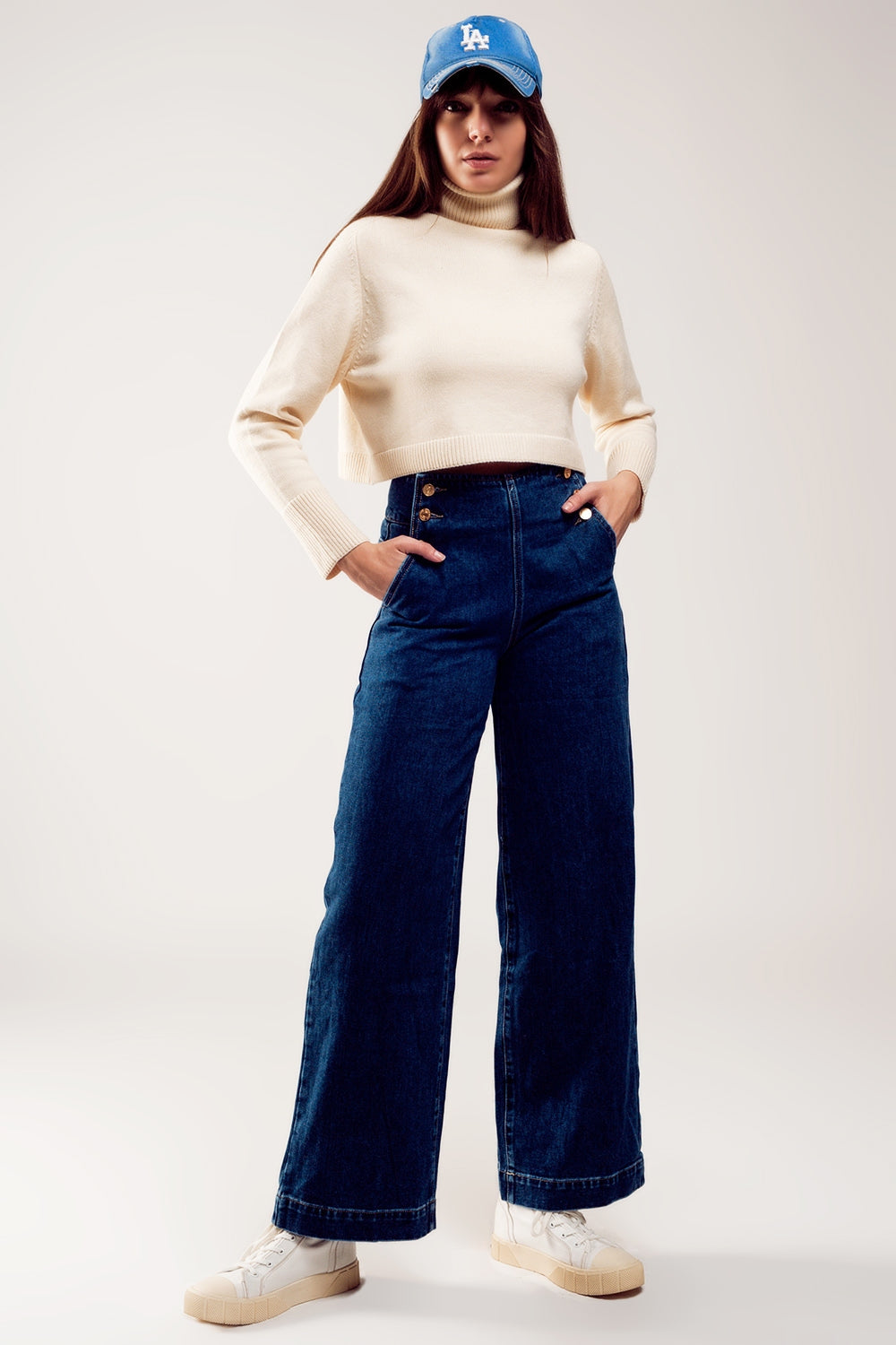Jersey cropped de cuello alto en crema