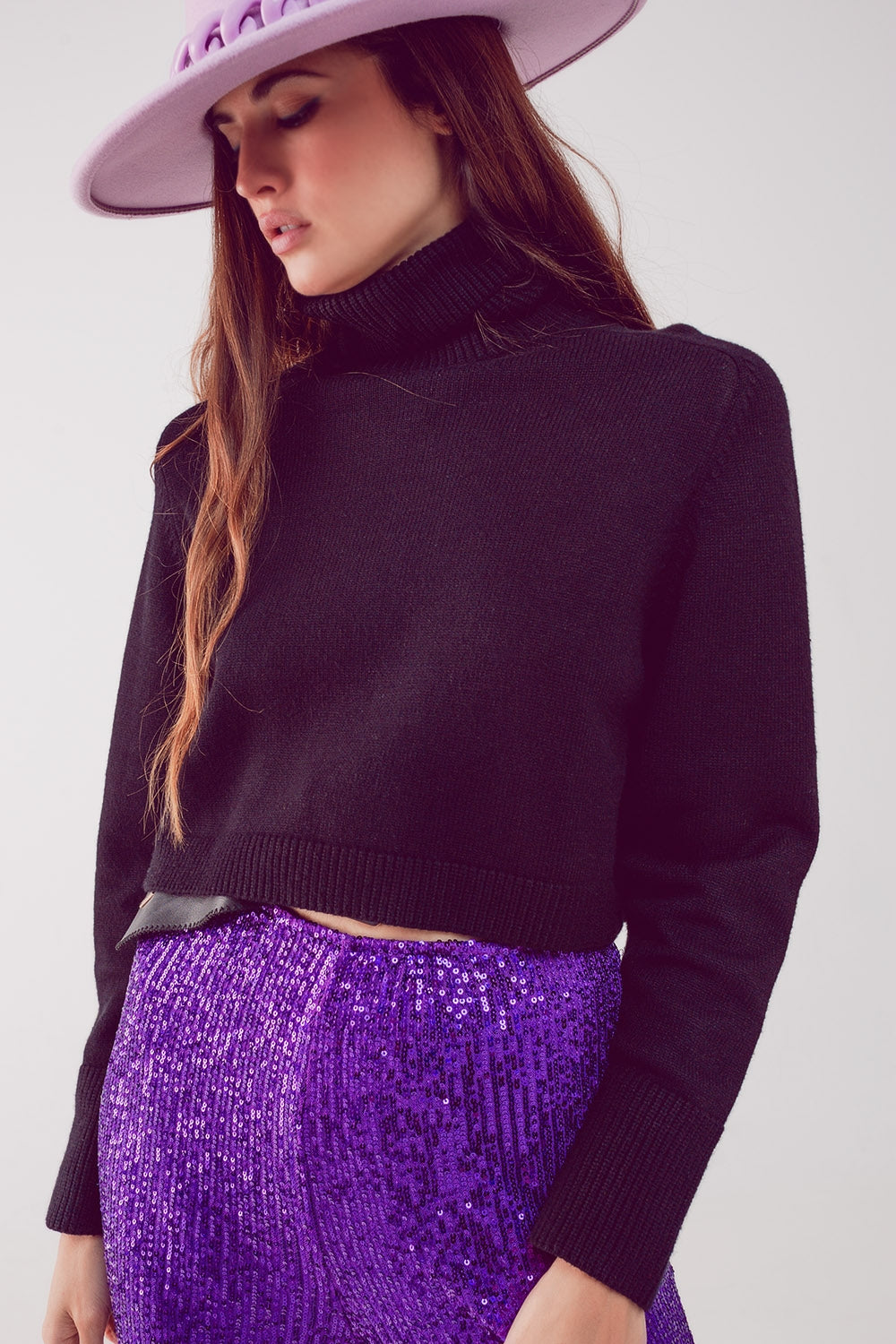 Jersey cropped de cuello alto en negro
