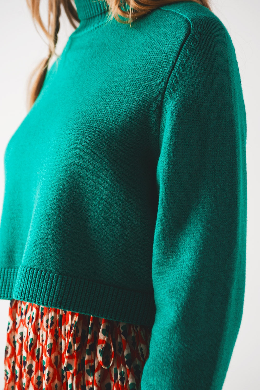 Jersey cropped de cuello alto en verde