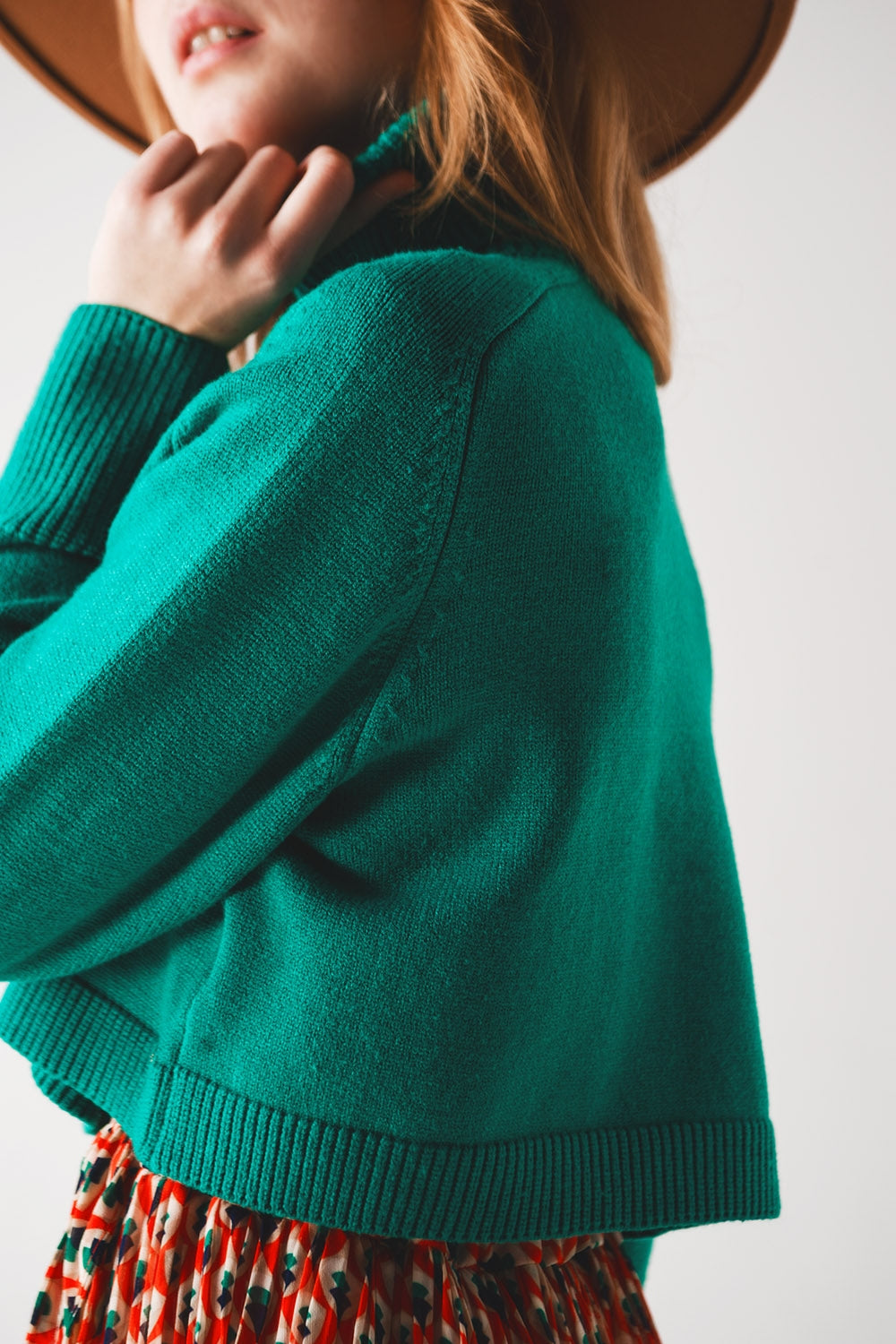 Jersey cropped de cuello alto en verde
