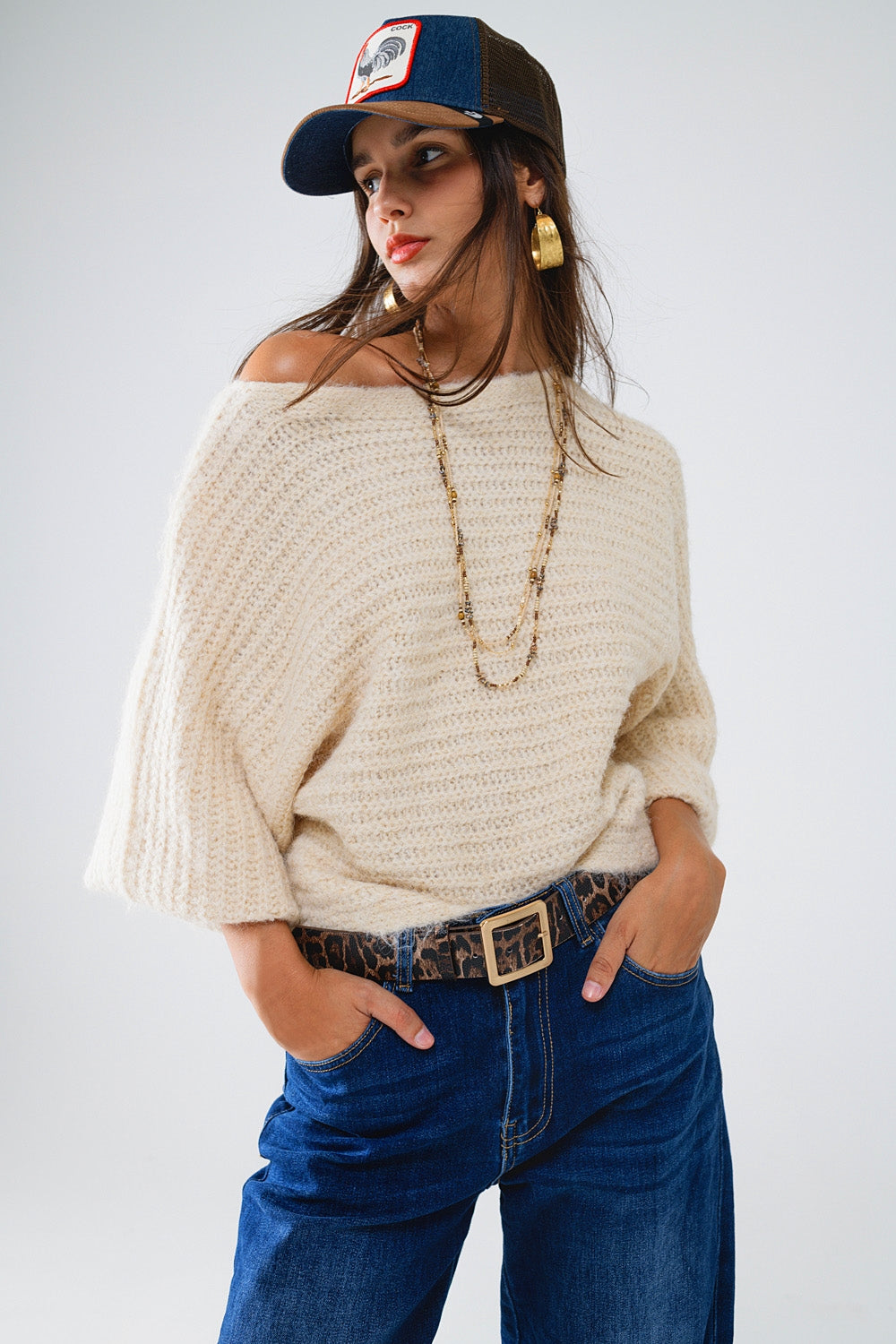 Jersey de canalé grueso con cuello barco en color crema