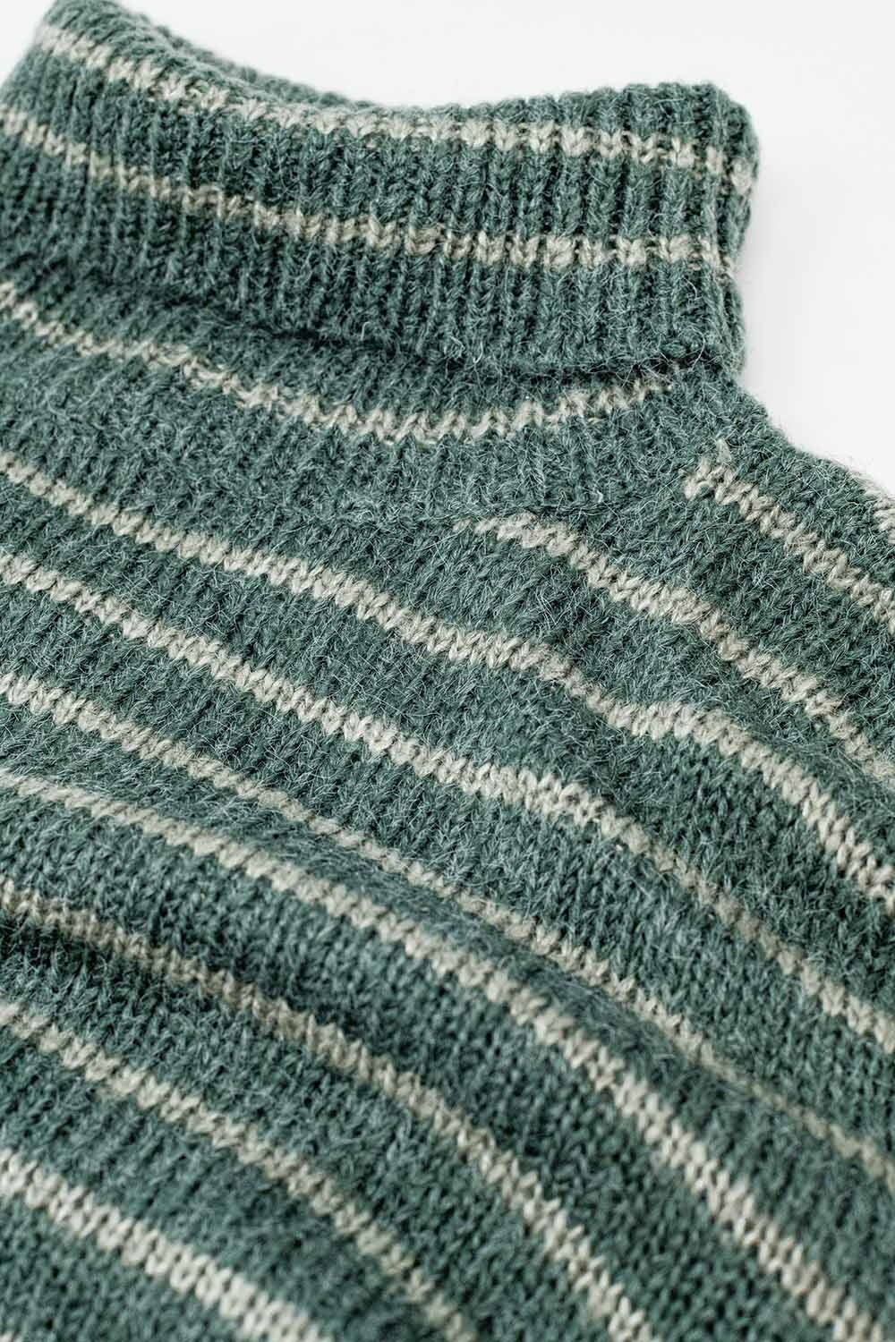 jersey de cuello alto a rayas de punto suave en verde