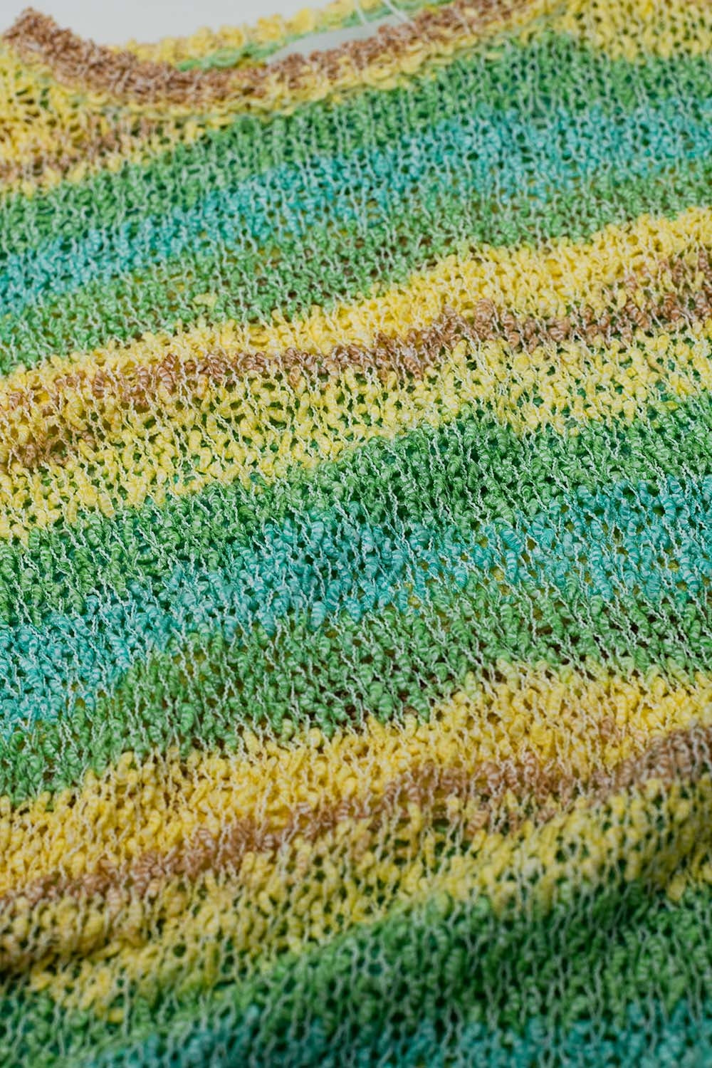 Jersey de punto abierto a rayas con cuello redondo en tonos amarillo y verde