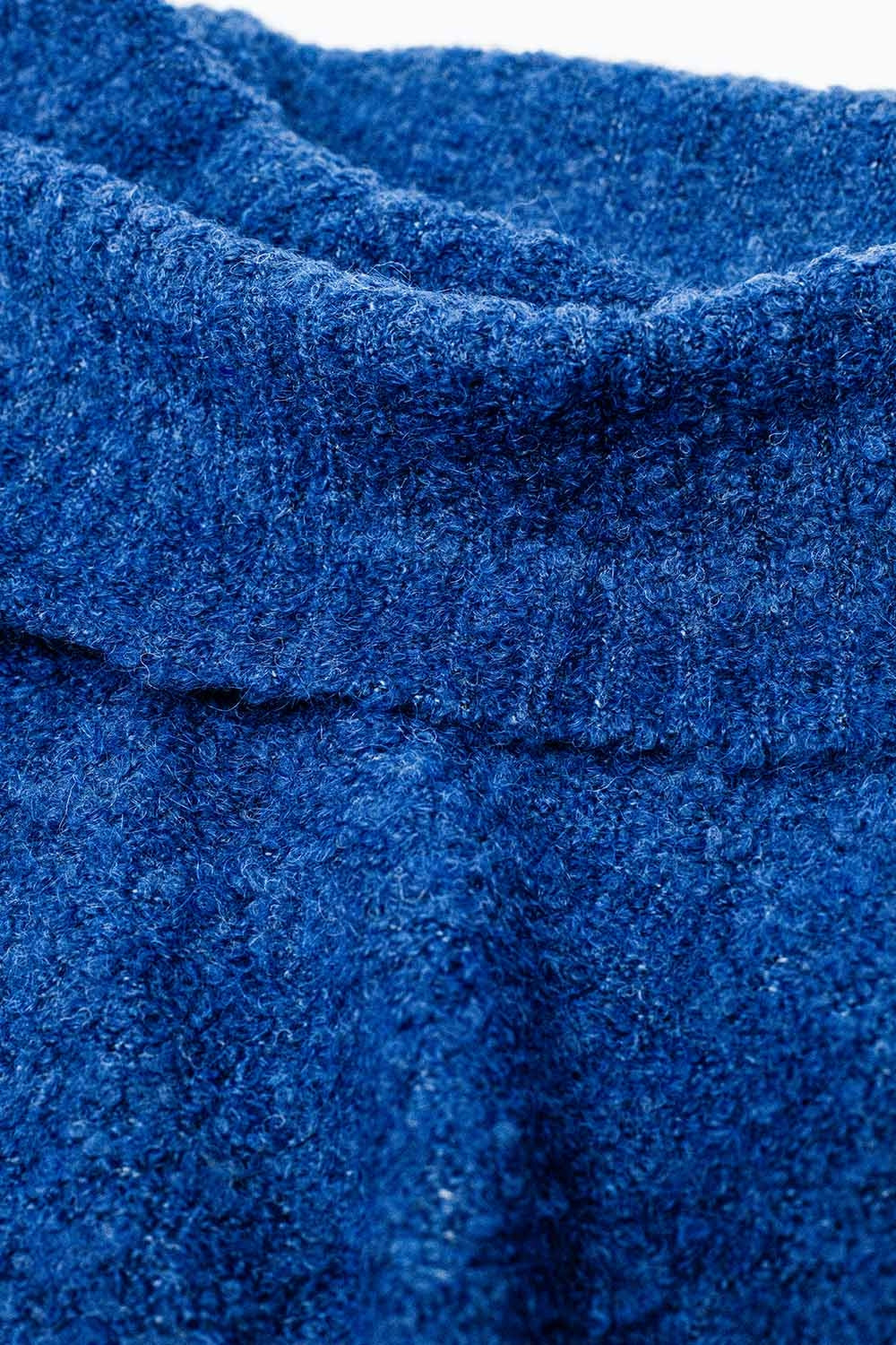 jersey esponjoso de punto con cuello barco en azul