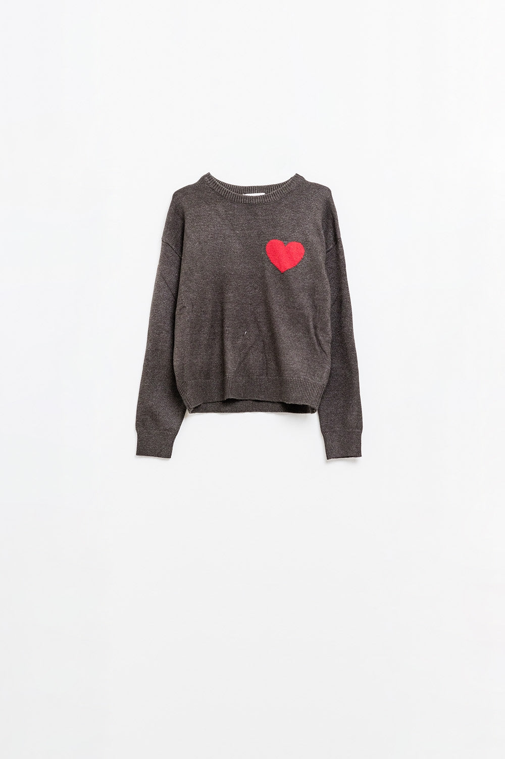 jersey gris carbón con detalle de corazón rojo