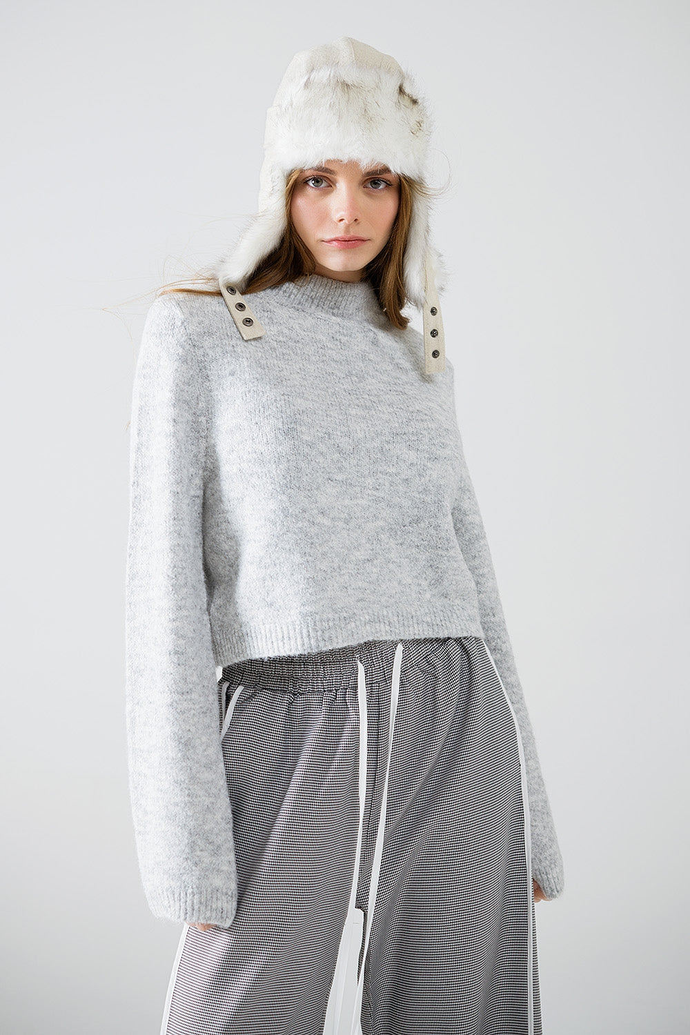 Jersey gris de manga larga con detalle de espalda abierta