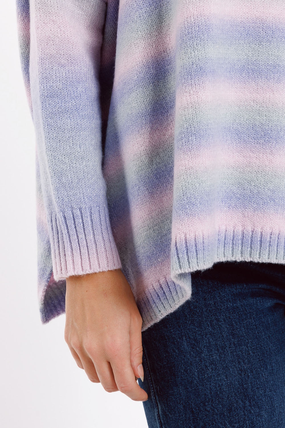 Jersey oversize multicolor en tonos morados Cuello alto con aberturas laterales