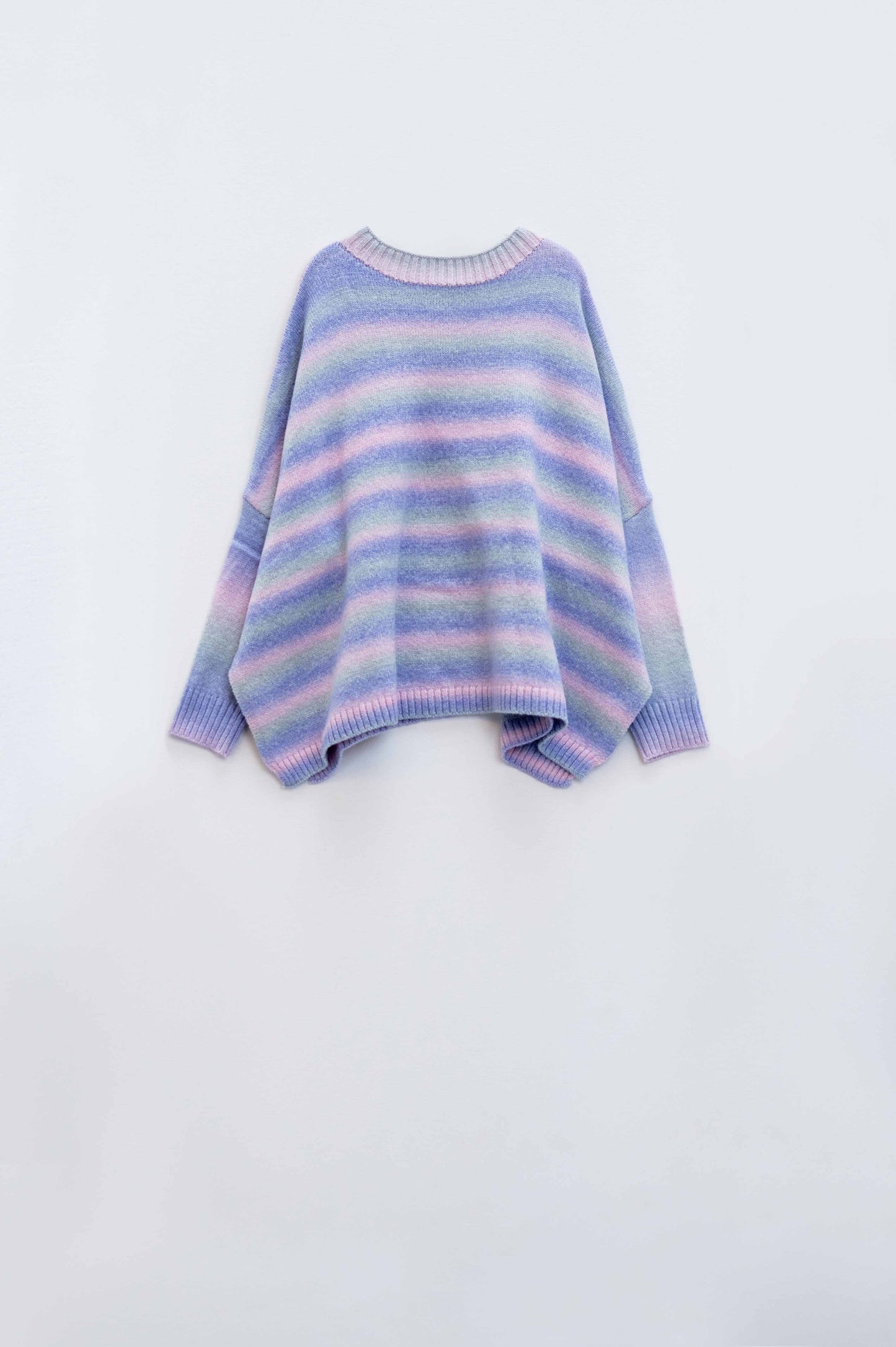 Jersey oversize multicolor en tonos morados Cuello alto con aberturas laterales