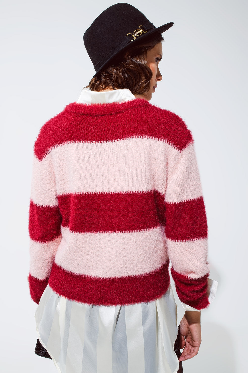 Jersey rosa con rayas y cuello redondo