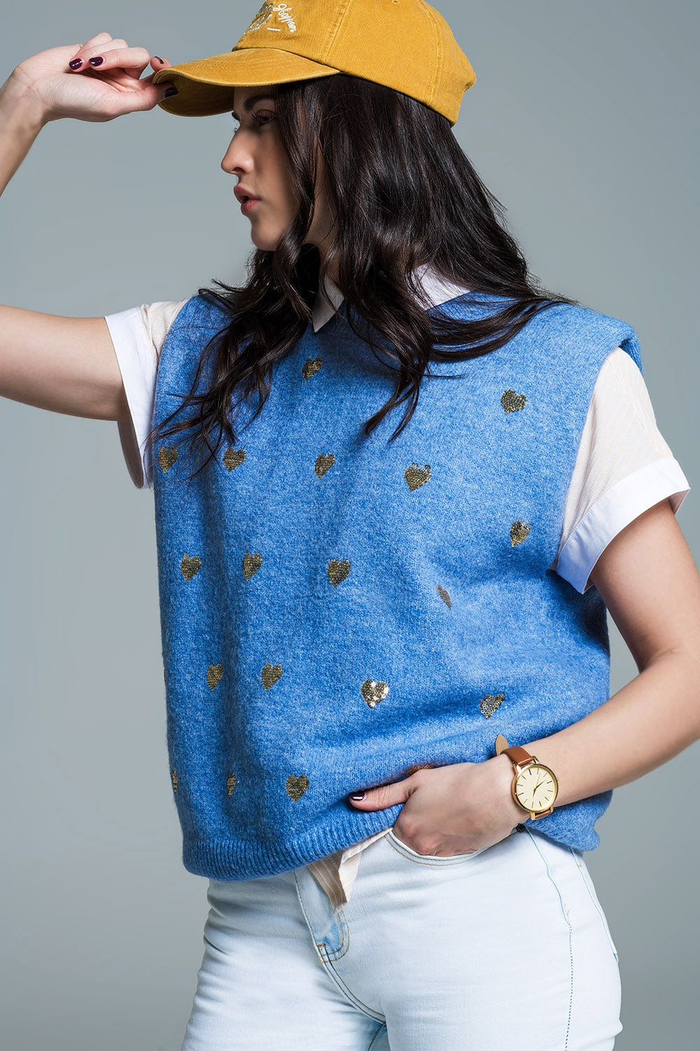 Jersey sin mangas azul con corazones de lentejuelas plateadas