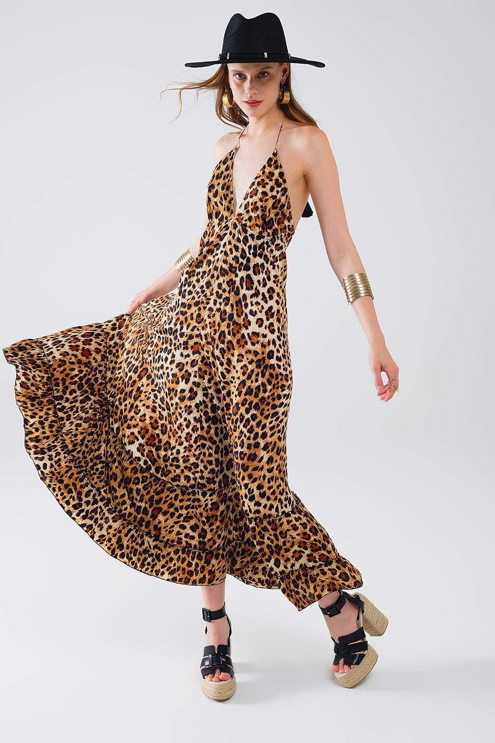 maxi vestido boho con estampado de leopardo y espalda abierta